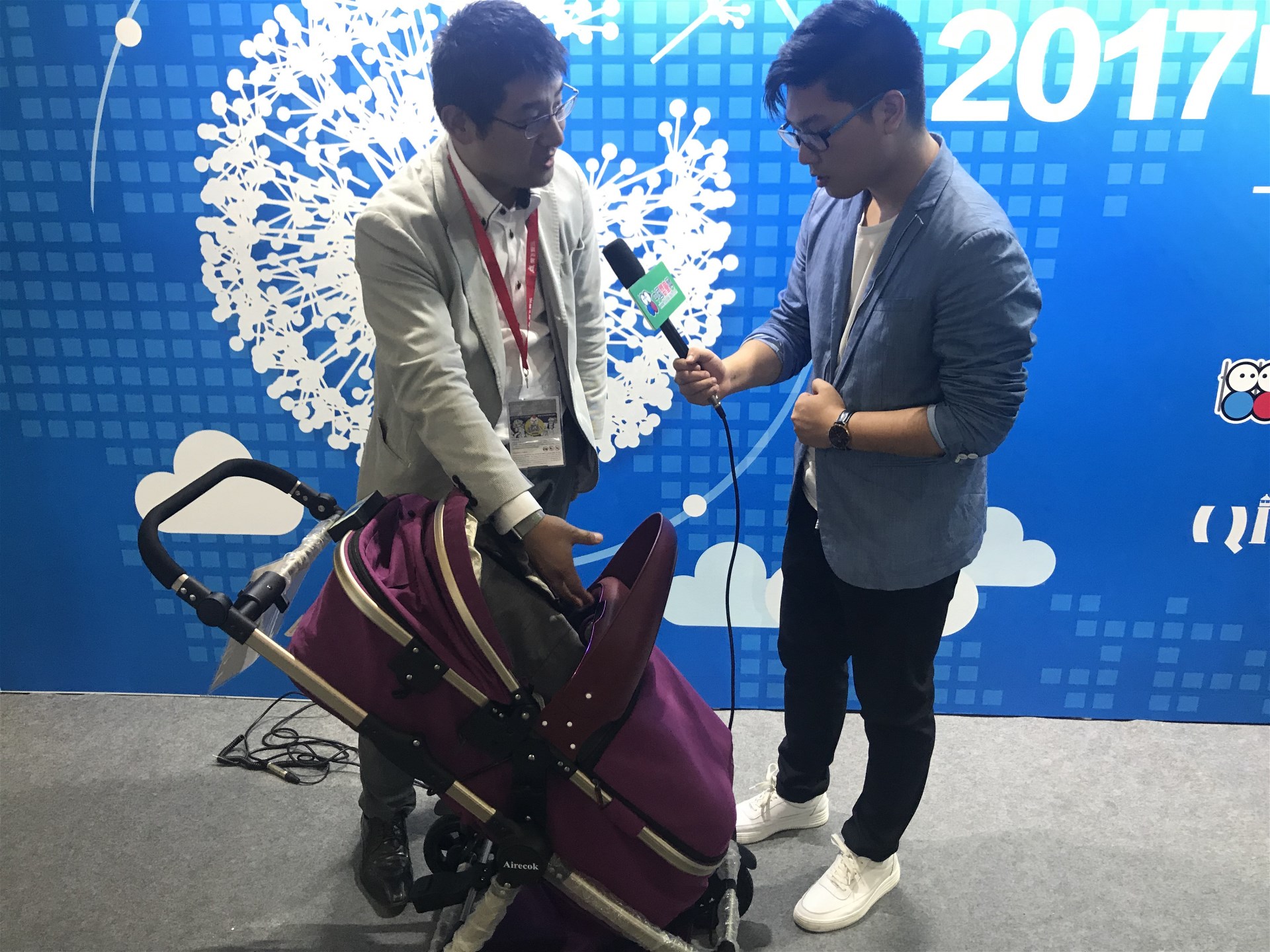 爱瑞可智能空气净化婴儿车 专门应对环境污染