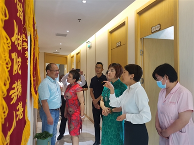 上海喜上母婴新店隆重开业，母婴健康专委会领导们到访祝贺